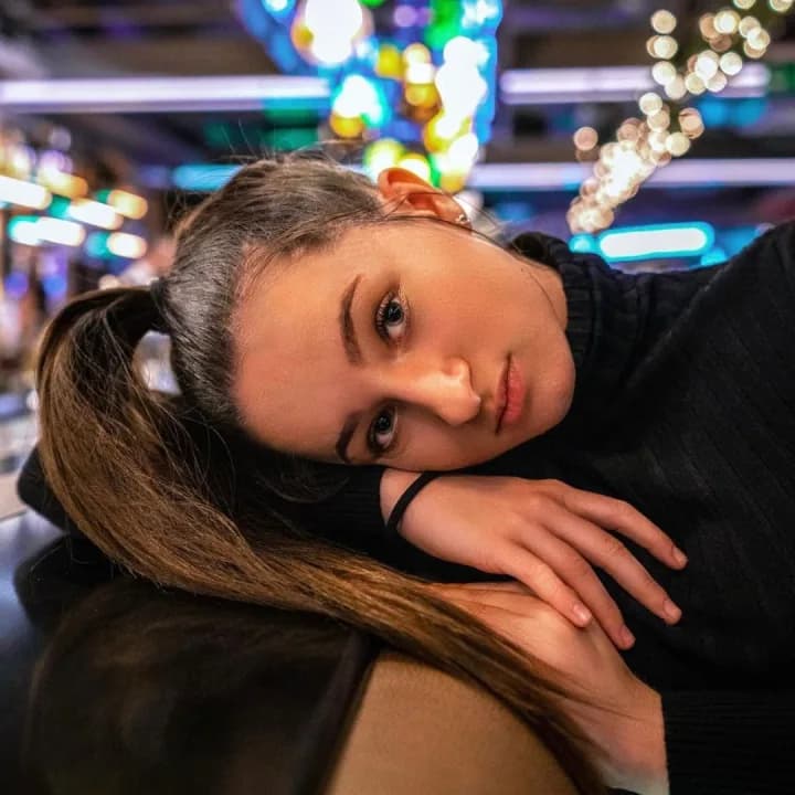 @larahoenen